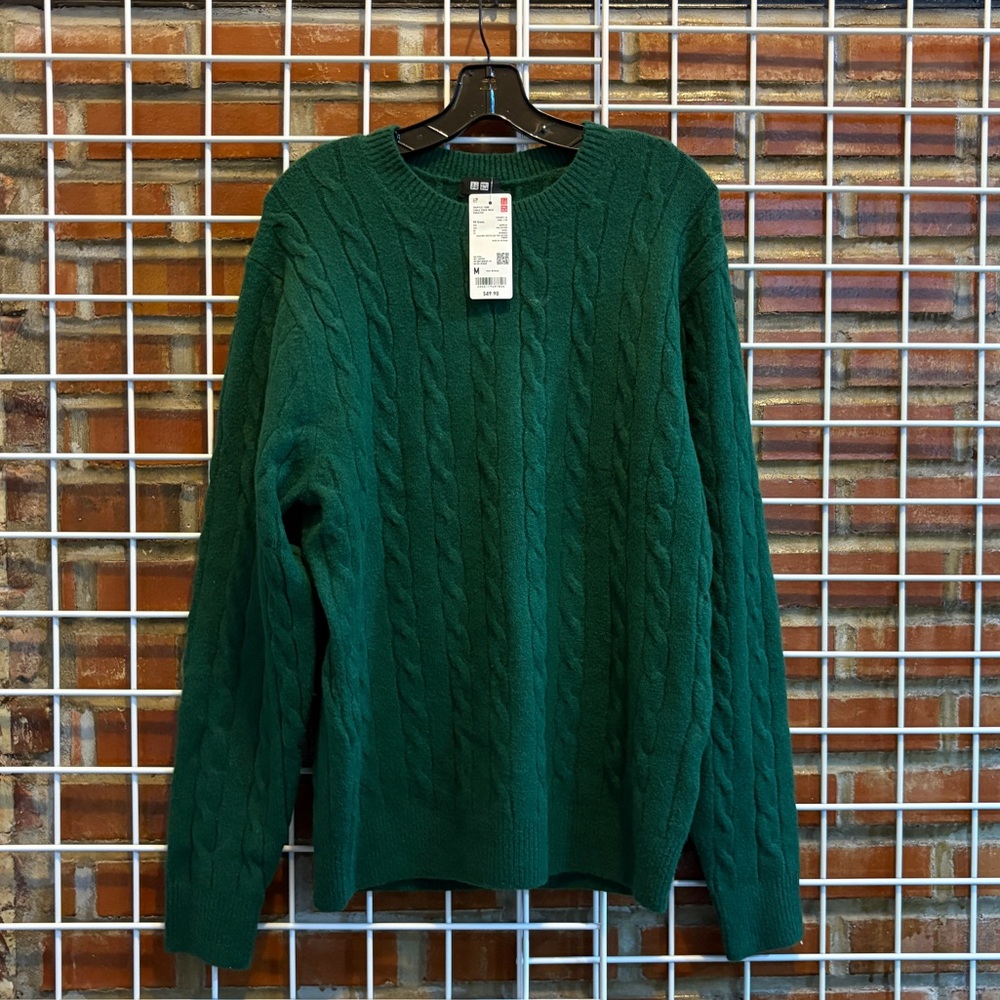 NWT Uniqlo Unisex Soufflé Yarn Cable Knit Crew Neck Sweater Green Medium